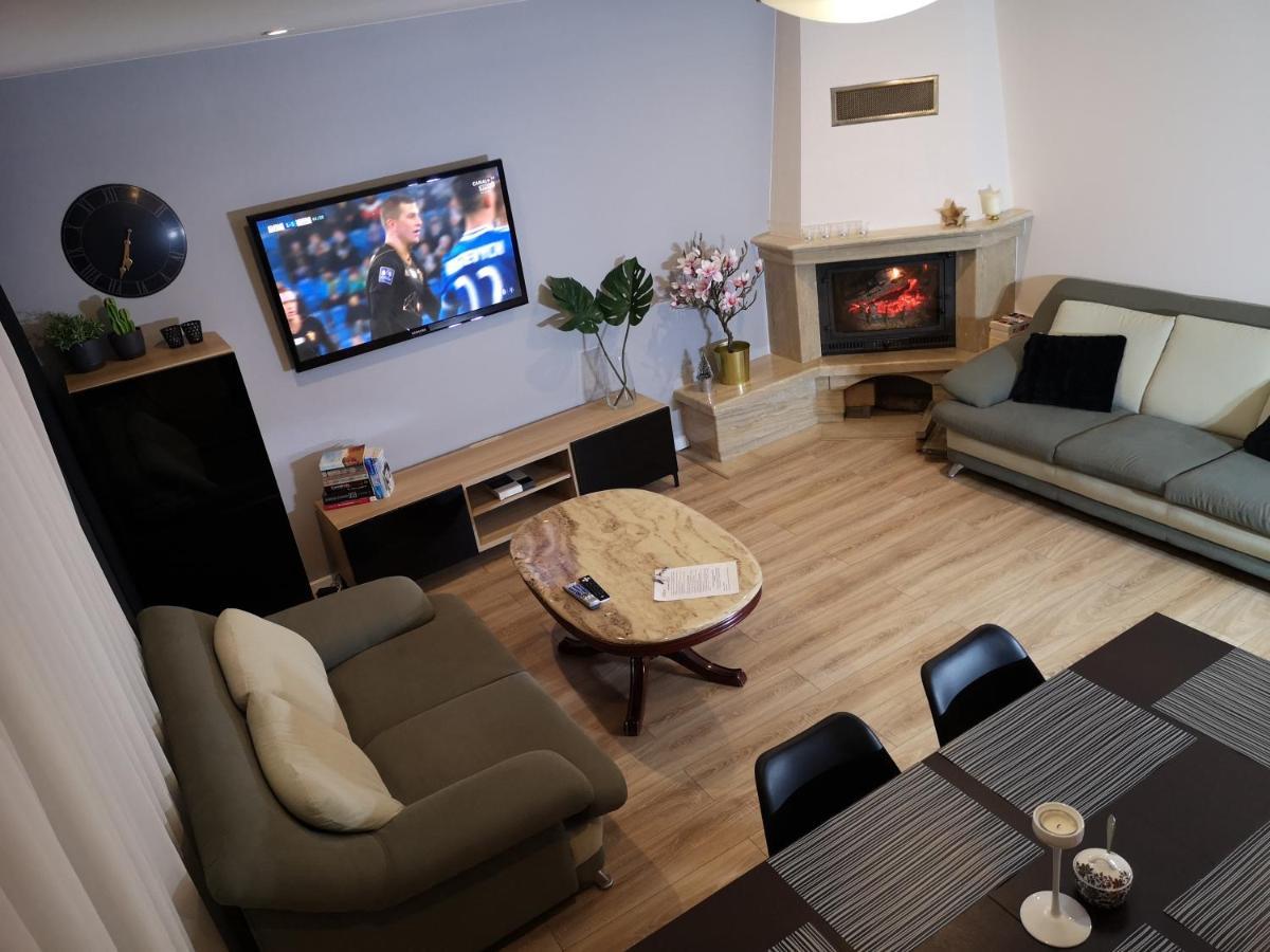 Red Rose Apartament -Parking -Taras- Faktura Vat เคียลเซ ภายนอก รูปภาพ