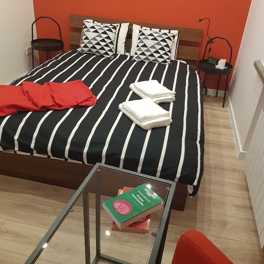 Red Rose Apartament -Parking -Taras- Faktura Vat เคียลเซ ภายนอก รูปภาพ