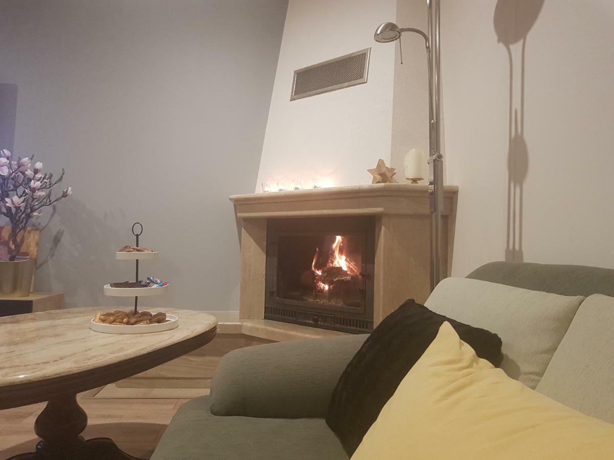 Red Rose Apartament -Parking -Taras- Faktura Vat เคียลเซ ภายนอก รูปภาพ