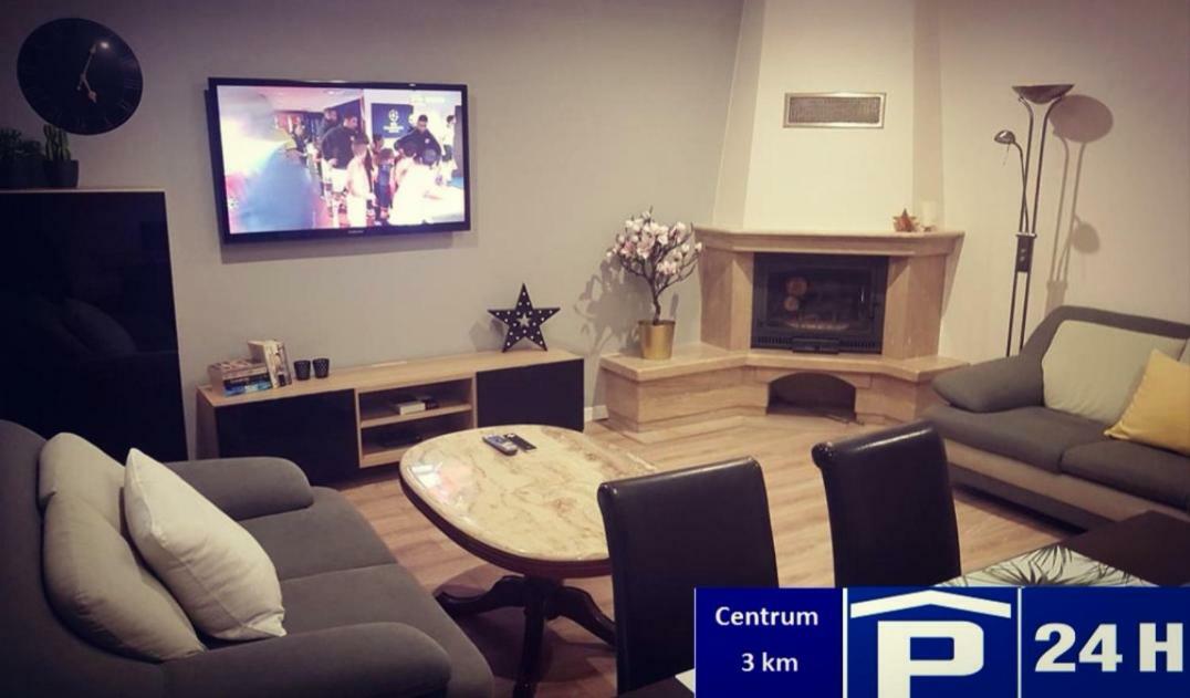 Red Rose Apartament -Parking -Taras- Faktura Vat เคียลเซ ภายนอก รูปภาพ